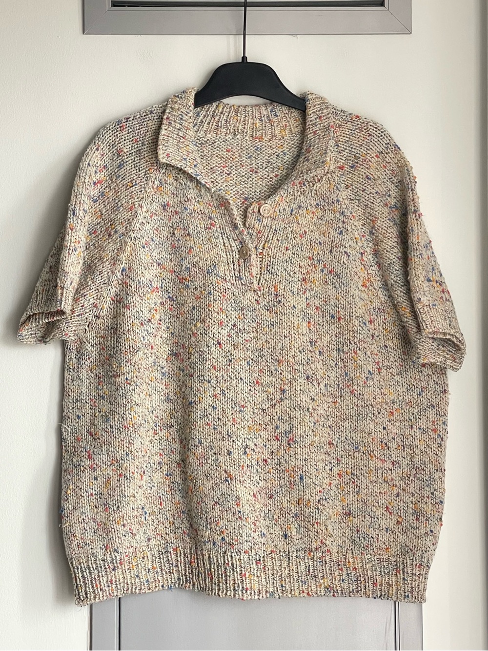 Short-Sleeve Knit Polo Sweater in Speckled Oatmeal